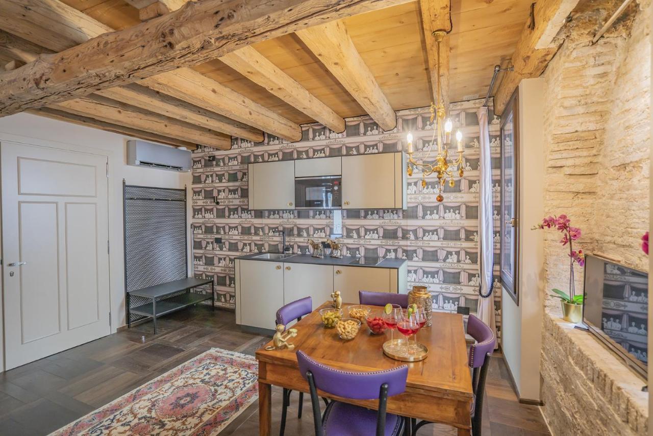 Corte Rubbi 8 Luxury Two-Bedroom Apartment -Dimora Italia - Venesia Bagian luar foto